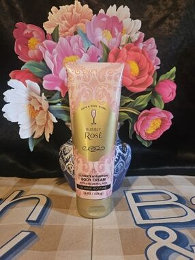 NWT Bath & Body Works Bubbly Rosé Body Cream - Pink & Gold